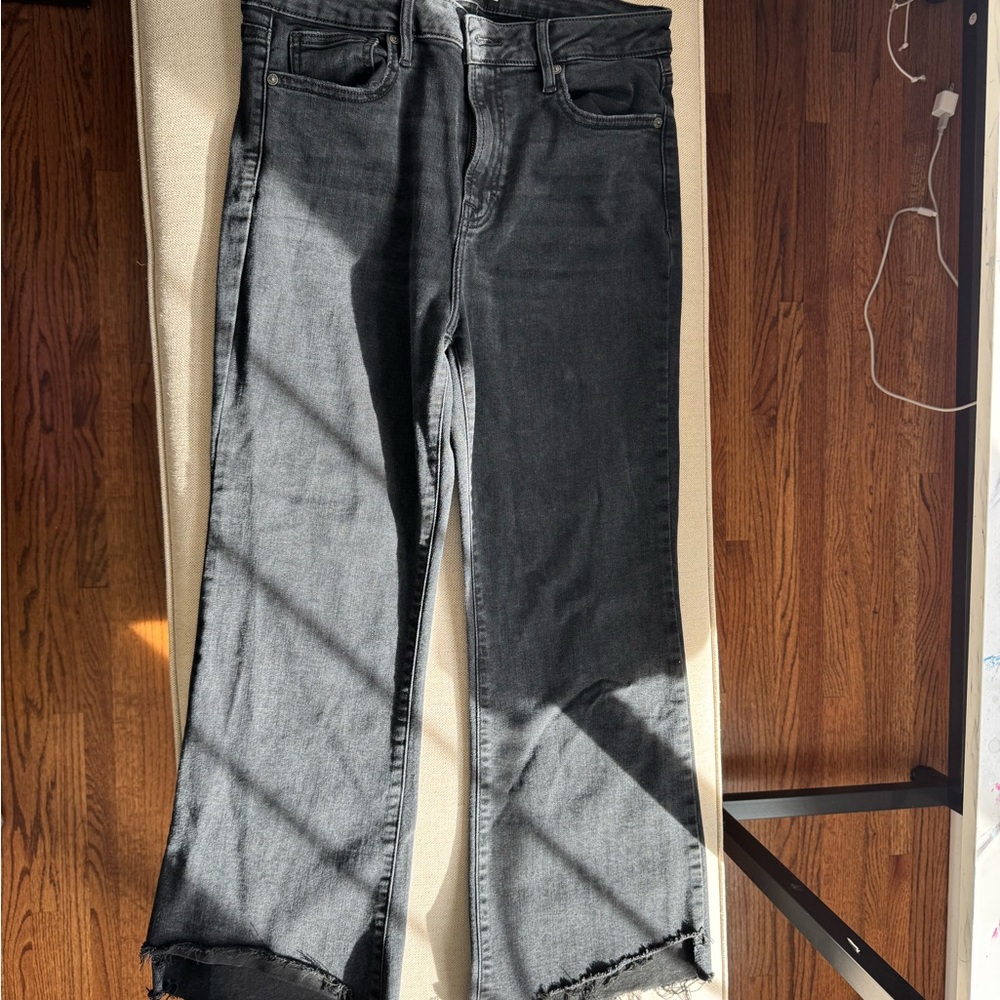 Women's Black Frayed Hem Cropped Jeans